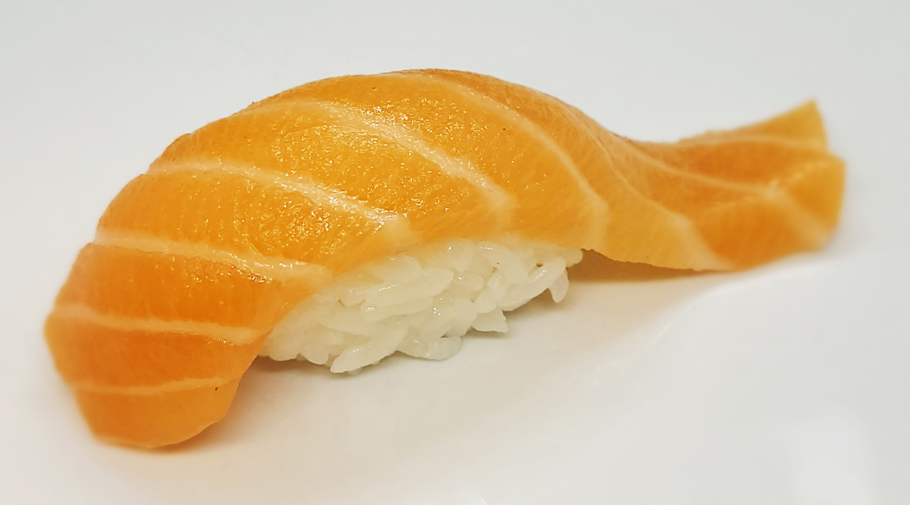 salmon nigiri.jpg
